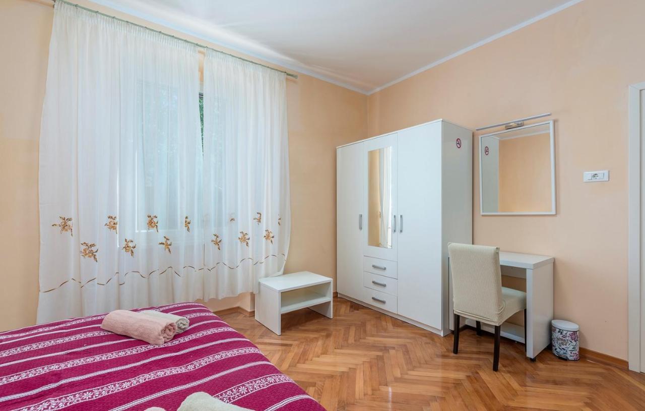 Apartment Lazzarich With Terrace Πόρετς Εξωτερικό φωτογραφία