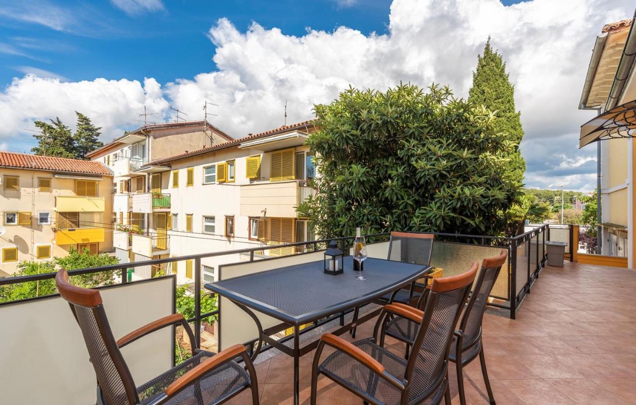 Apartment Lazzarich With Terrace Πόρετς Εξωτερικό φωτογραφία