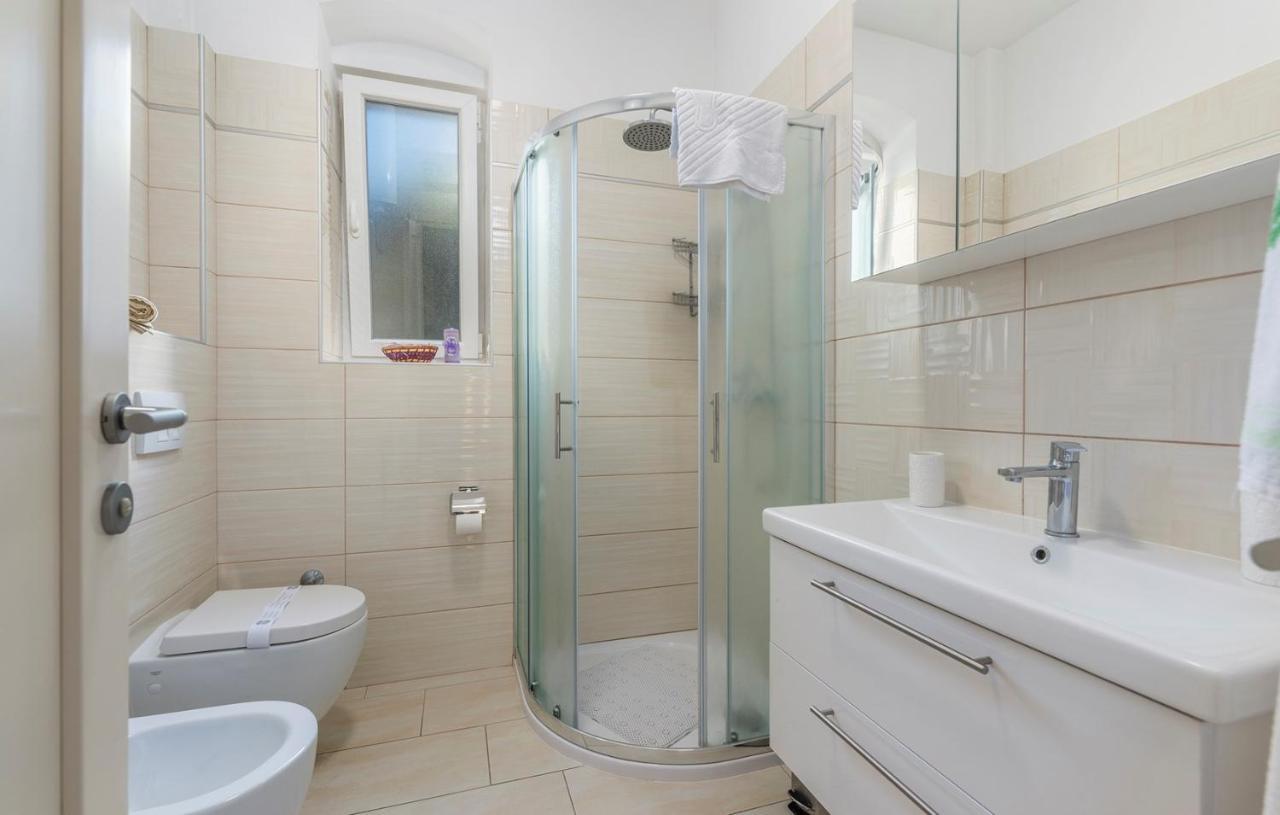 Apartment Lazzarich With Terrace Πόρετς Εξωτερικό φωτογραφία
