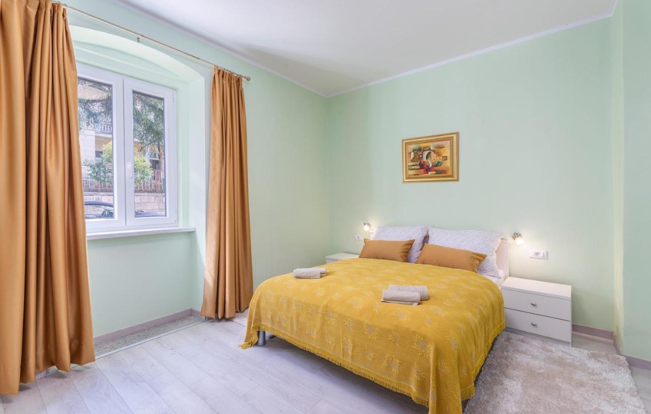 Apartment Lazzarich With Terrace Πόρετς Εξωτερικό φωτογραφία