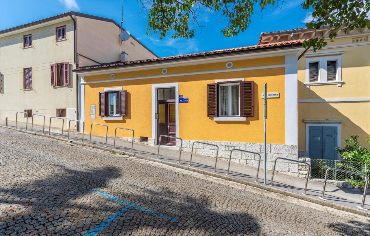 Apartment Lazzarich With Terrace Πόρετς Εξωτερικό φωτογραφία